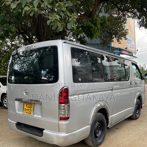 Toyota HiAce 2014 Silver - thumbnail 3