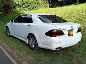 Toyota Crown 2012 White