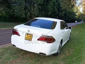 Toyota Crown 2012 White