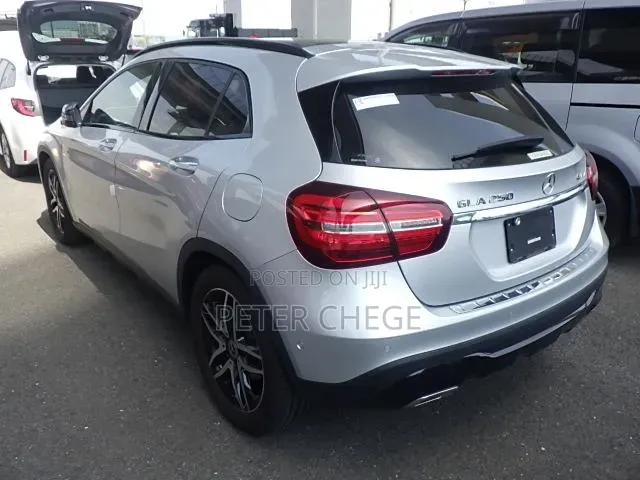 Mercedes-Benz GLA 250 2019 Silver