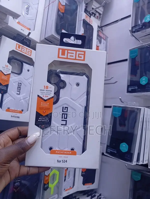 Magsafe Uag Pathfinder for Samsung Galaxy S24/25, White