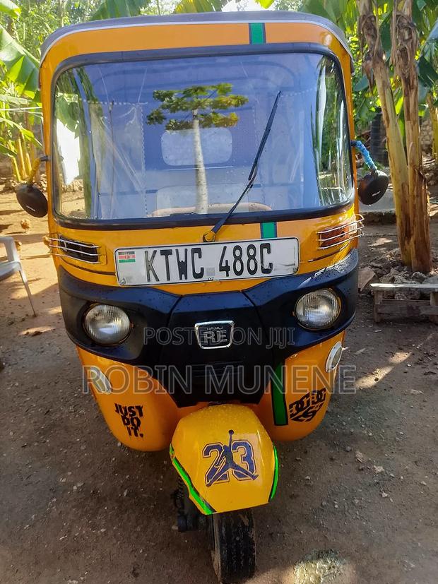 Bajaj RE 2020 Yellow - main view