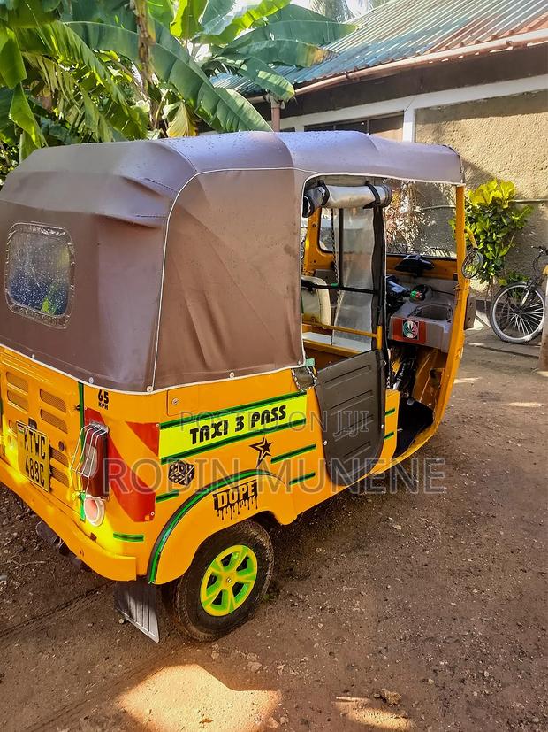 Bajaj RE 2020 Yellow - thumbnail 3