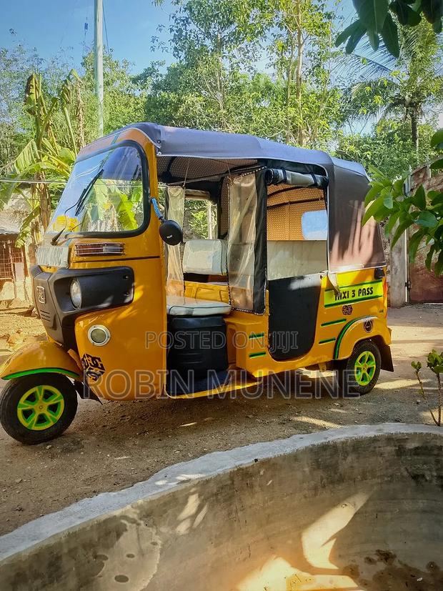 Bajaj RE 2020 Yellow - thumbnail 4