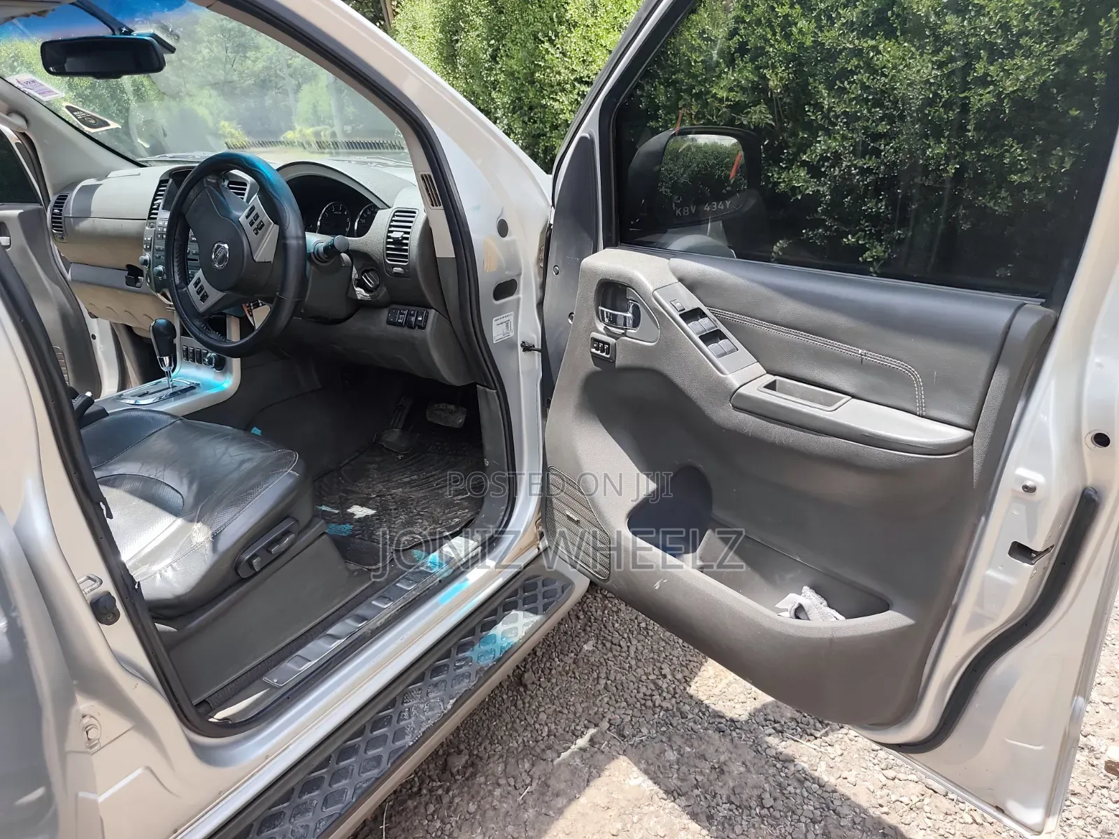 Nissan Pathfinder 2013 Silver