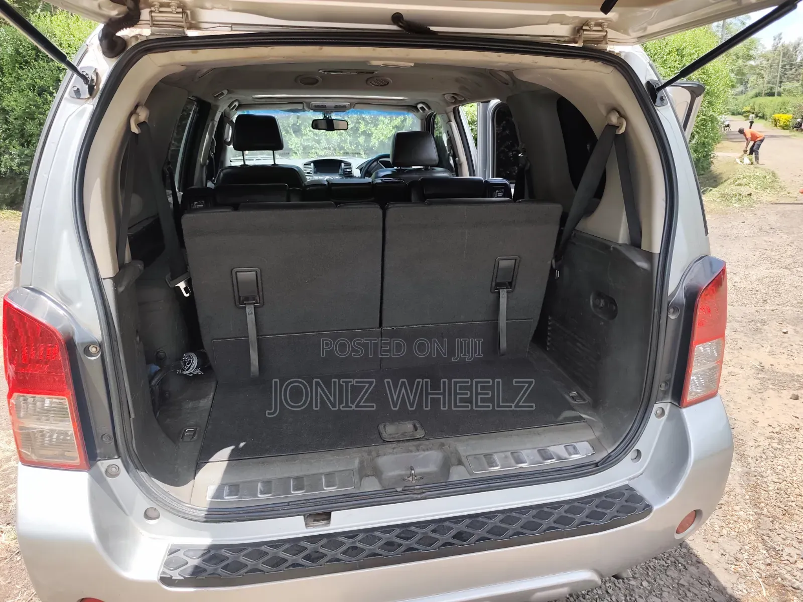 Nissan Pathfinder 2013 Silver