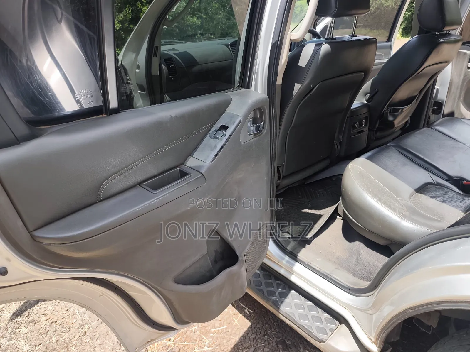Nissan Pathfinder 2013 Silver