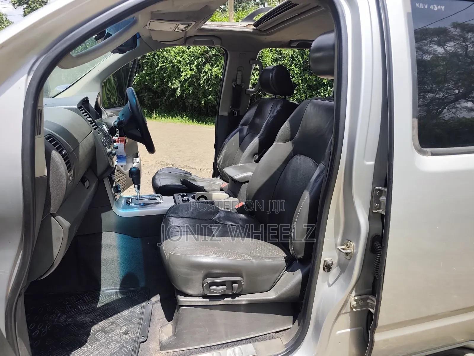 Nissan Pathfinder 2013 Silver