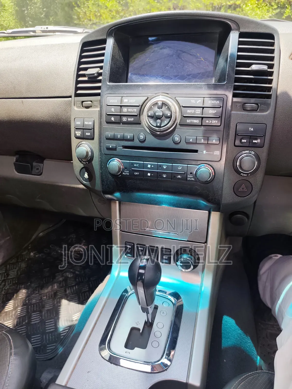 Nissan Pathfinder 2013 Silver