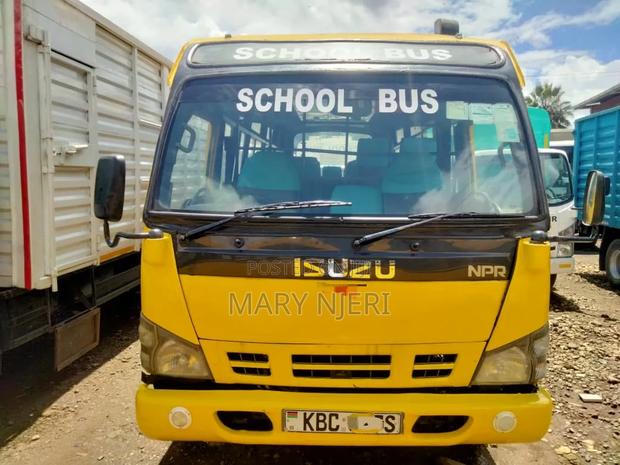 Isuzu Executive Bus 2008 Yellow - thumbnail 2