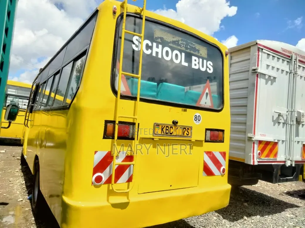 Isuzu Executive Bus 2008 Yellow