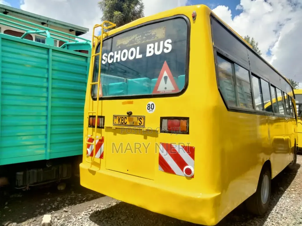 Isuzu Executive Bus 2008 Yellow