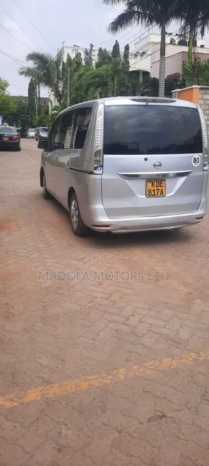 Nissan Serena 2014 Silver