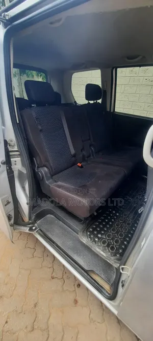 Nissan Serena 2014 Silver