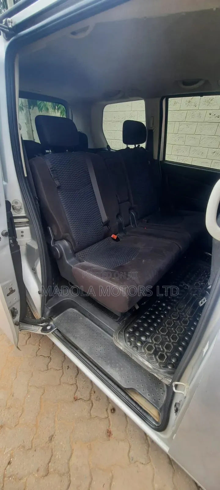 Nissan Serena 2014 Silver