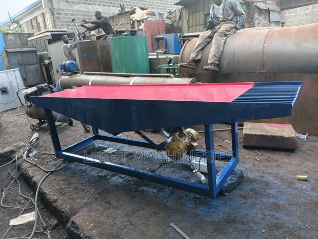 Vibrating Table Machine
