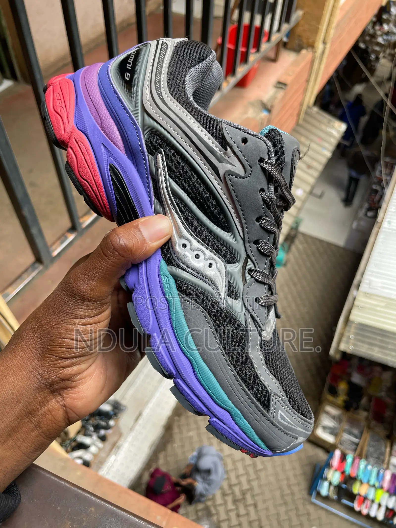 Saucony Pro Grid Omni 9