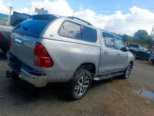Toyota Hilux 2019 Silver
