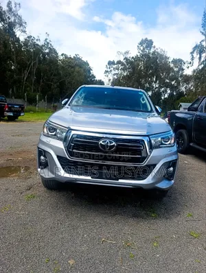 Toyota Hilux 2019 Silver