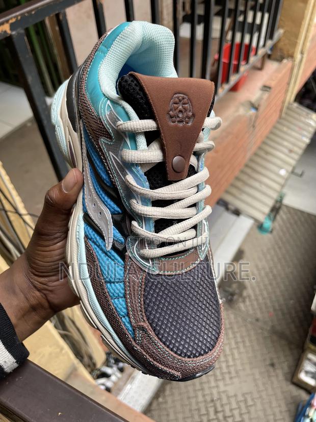 Saucony Pro Grid Omni 9 - thumbnail 4