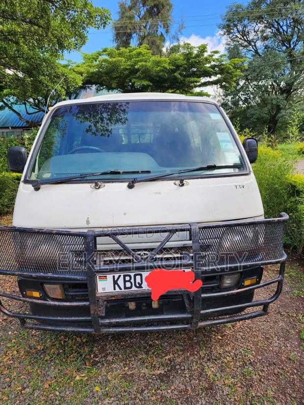 Toyota HiAce 2003 White