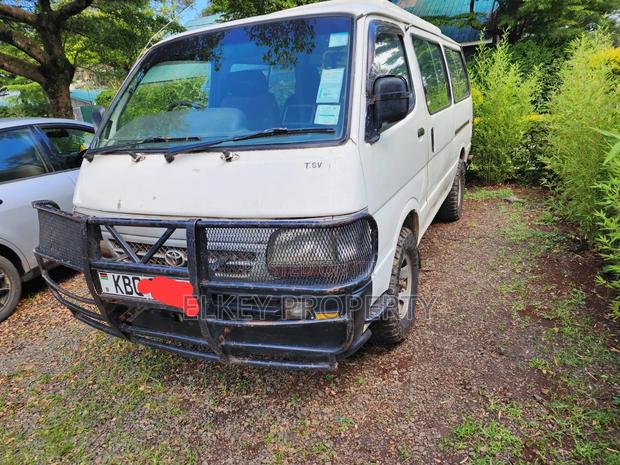 Toyota HiAce 2003 White - thumbnail 3
