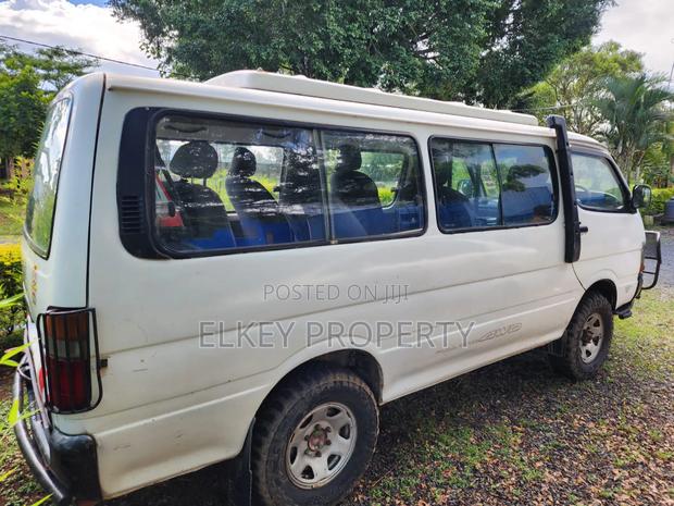 Toyota HiAce 2003 White - thumbnail 4