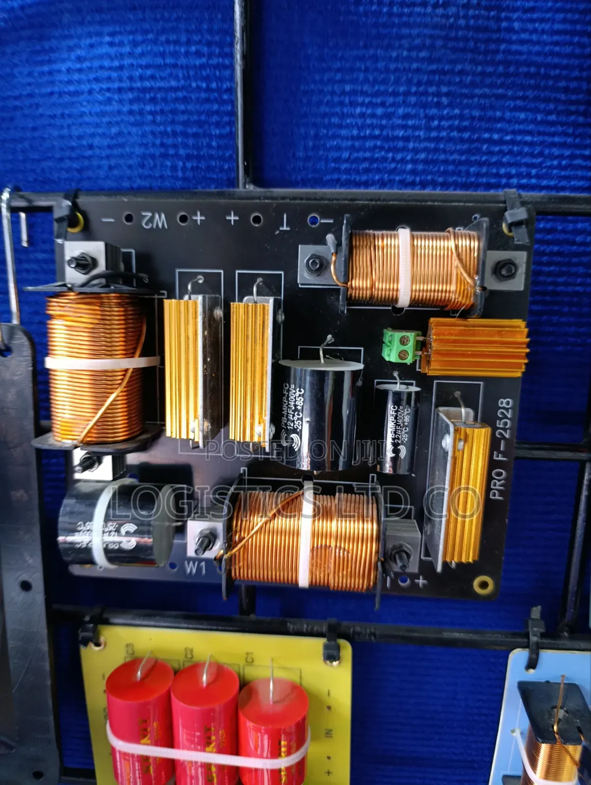 Pro F-2528 1500w 3 Way Speaker Crossover