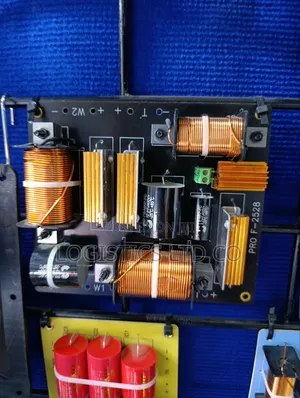 Pro F-2528 1500w 3 Way Speaker Crossover