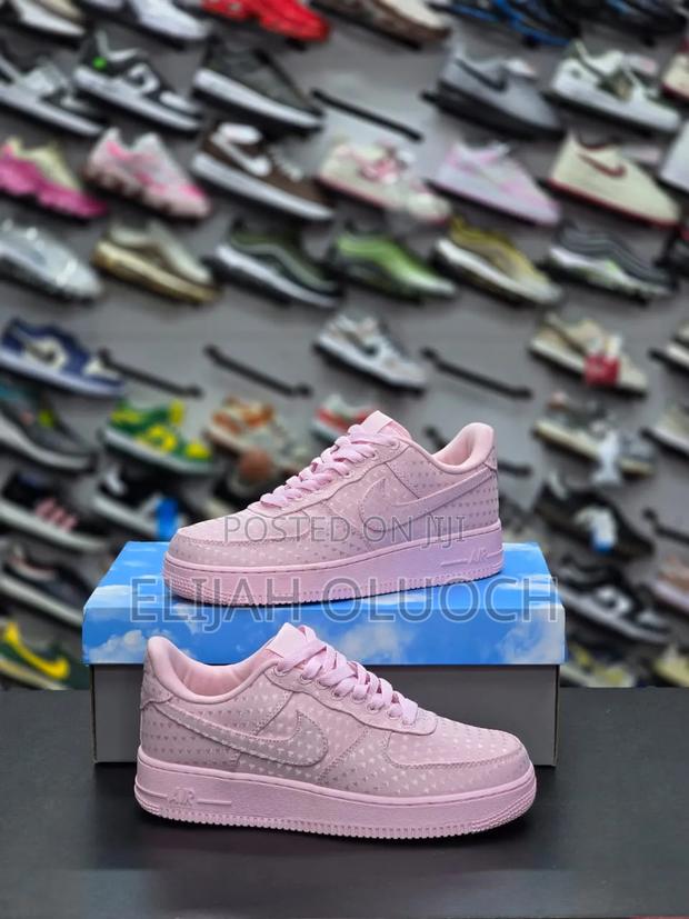 Nike Air Force 1 '07 Se 'Valentine's Day Pink Foam'.