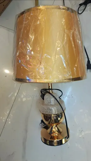 Vintage Table Lamp With Polished Golden Base Hk5m