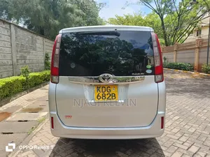 Toyota Noah 2015 Silver