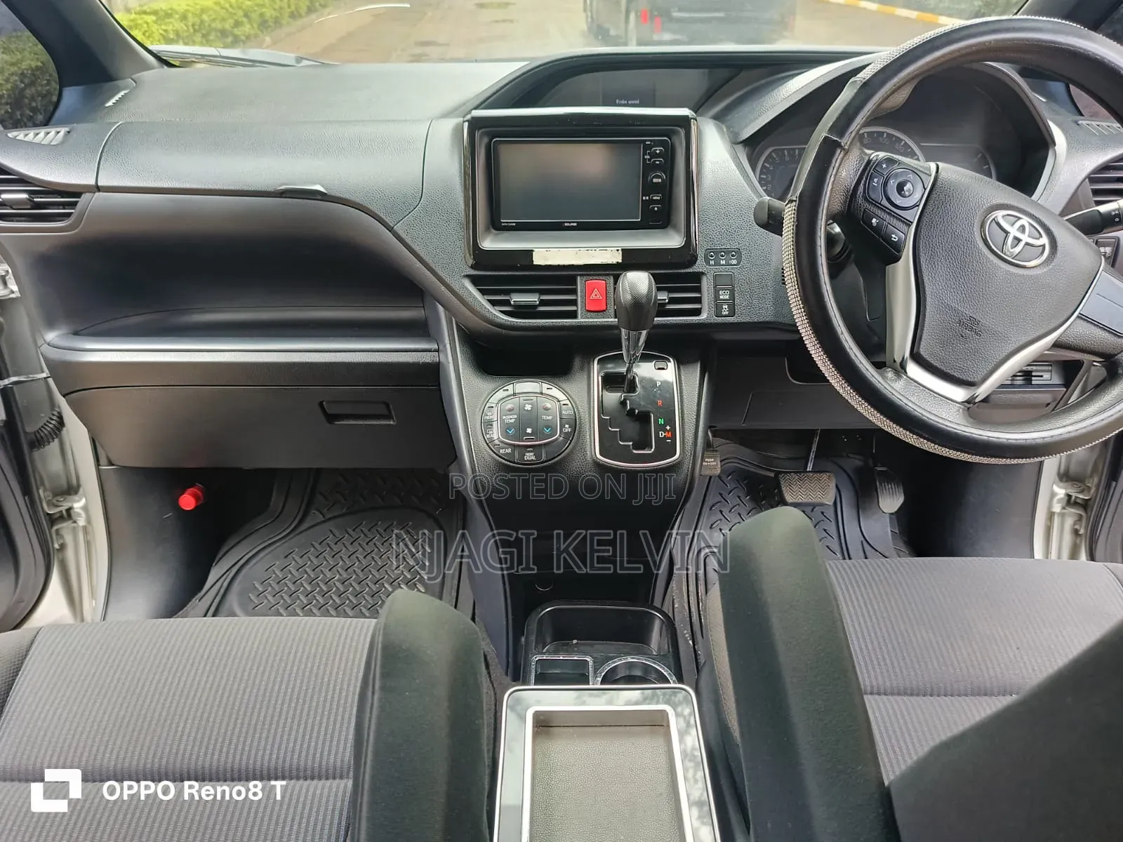 Toyota Noah 2015 Silver