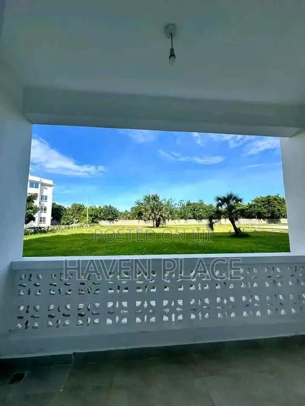 Executive 1 Bedroom Airbnb, Ocean Beach, Malindi - thumbnail 6
