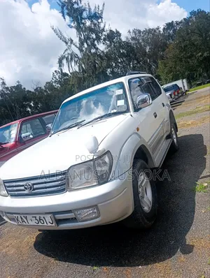 Toyota Land Cruiser Prado 1998 White