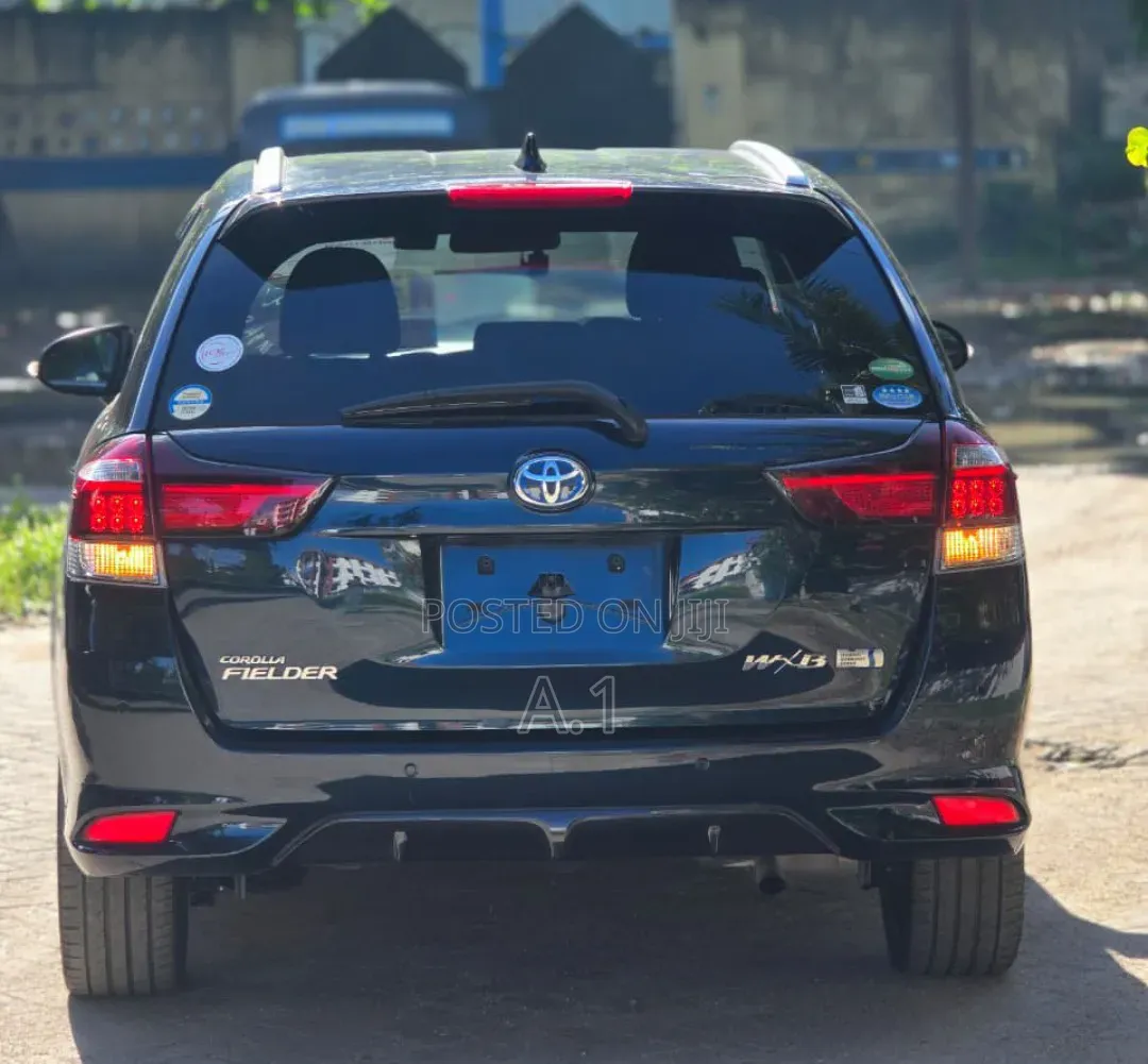 Toyota Corolla Fielder 1.5 Hybrid FWD 2019 Blue