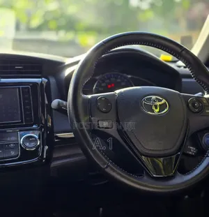 Toyota Corolla Fielder 1.5 Hybrid FWD 2019 Blue