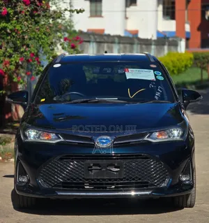 Toyota Corolla Fielder 1.5 Hybrid FWD 2019 Blue