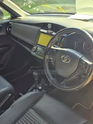 Toyota Corolla Fielder 1.5 Hybrid FWD 2019 Blue