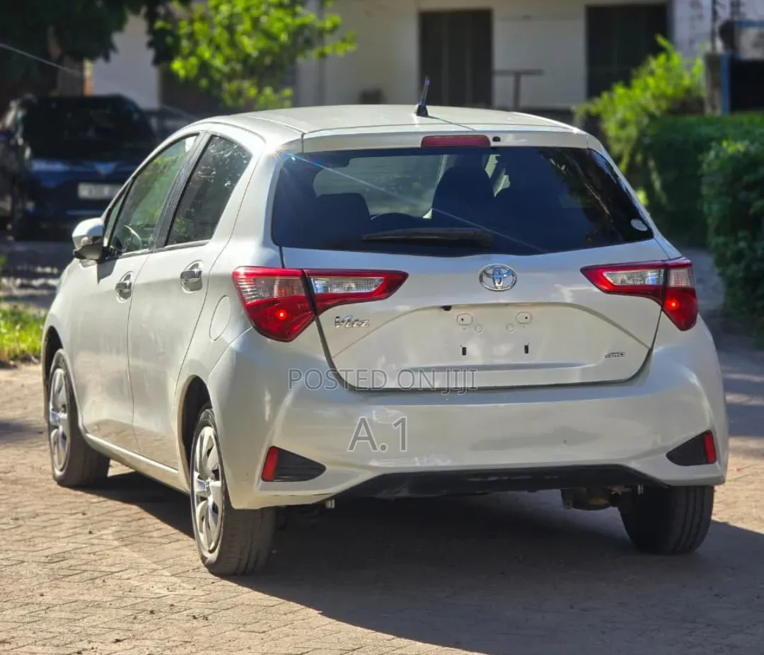 Toyota Vitz 1.0 FWD 5dr 2019 Off white