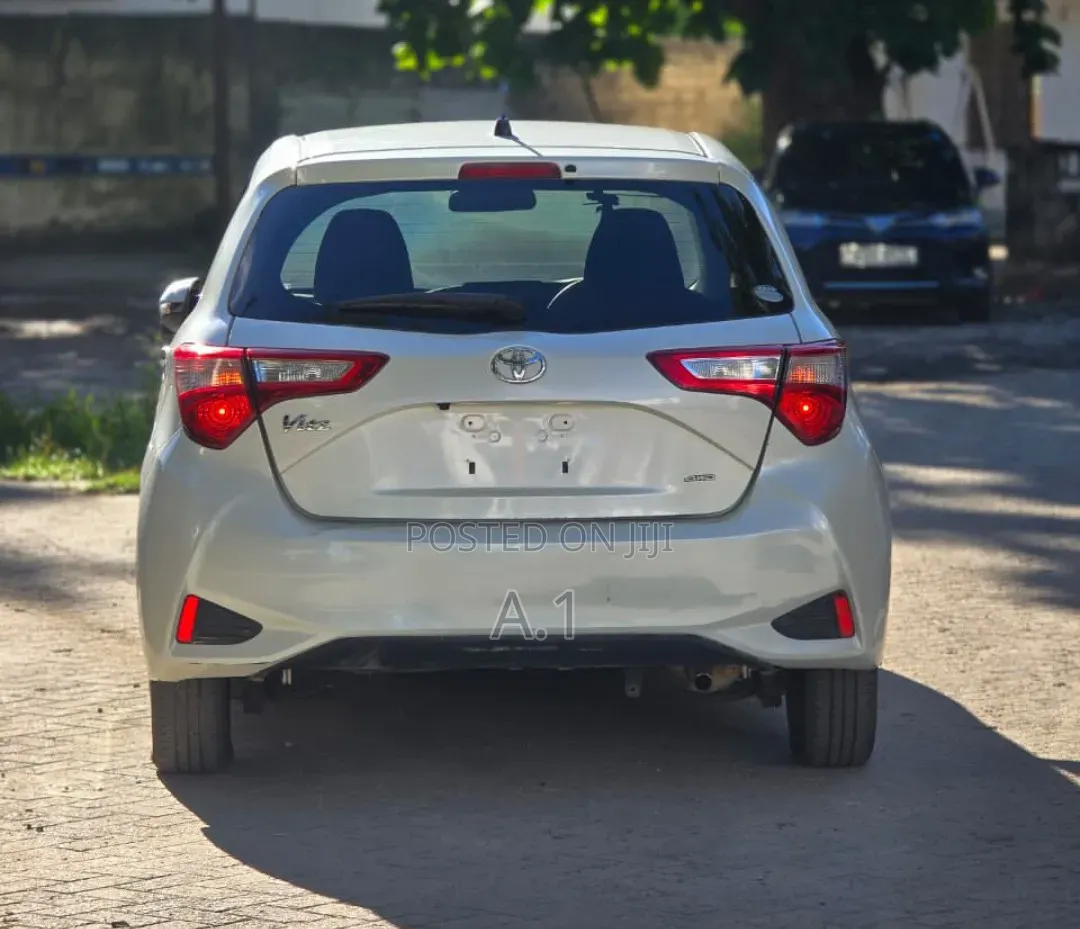 Toyota Vitz 1.0 FWD 5dr 2019 Off white