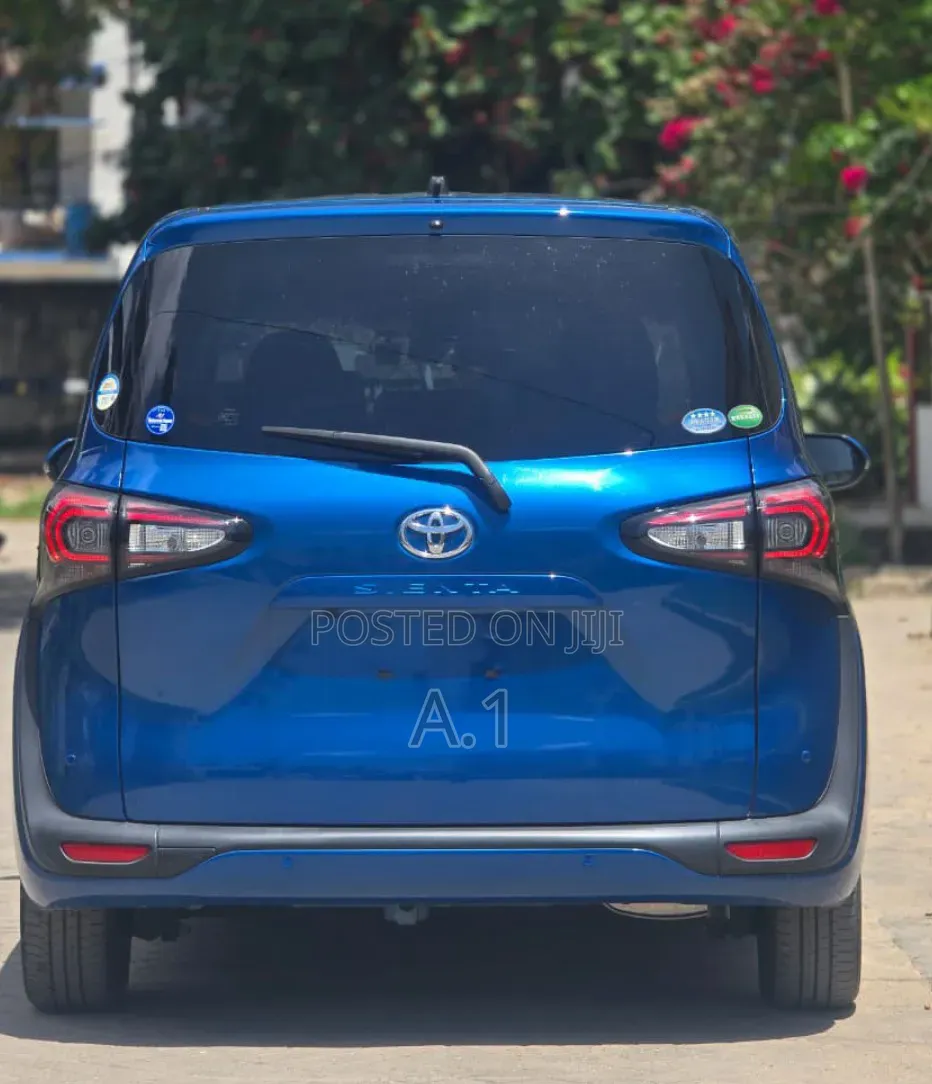 Toyota Sienta 1.5 Hybrid FWD (6-seater) 2018 Blue