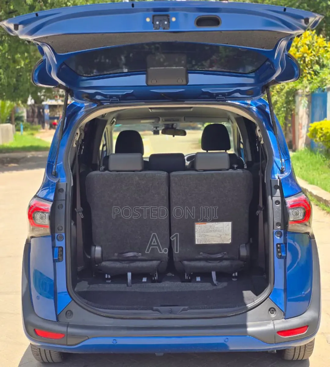 Toyota Sienta 1.5 Hybrid FWD (6-seater) 2018 Blue