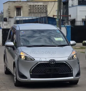 Toyota Sienta 1.5 FWD 2019 Silver