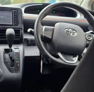 Toyota Sienta 1.5 FWD 2019 Silver