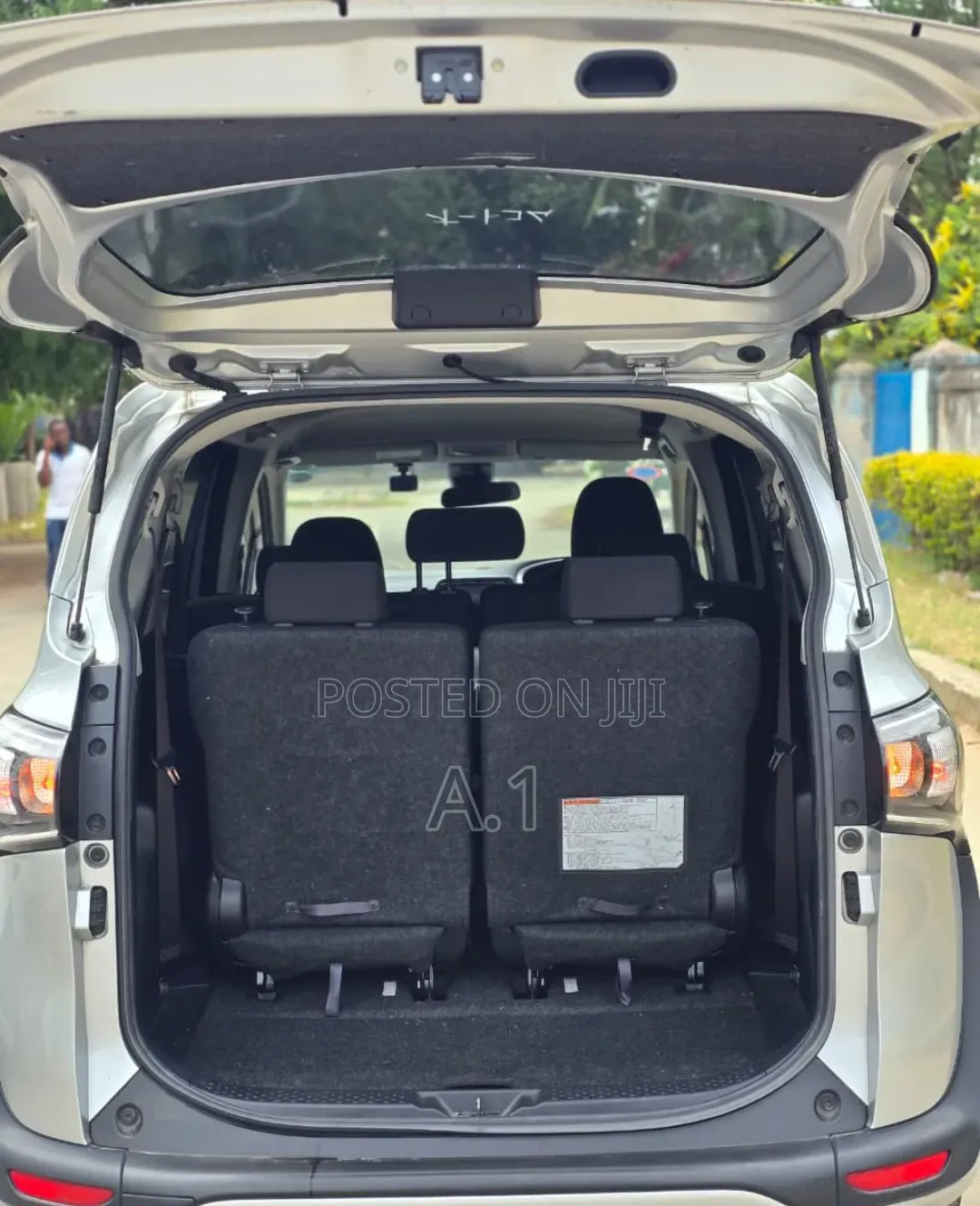 Toyota Sienta 1.5 FWD 2019 Silver