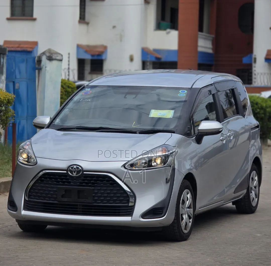 Toyota Sienta 1.5 FWD 2019 Silver