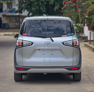 Toyota Sienta 1.5 FWD 2019 Silver