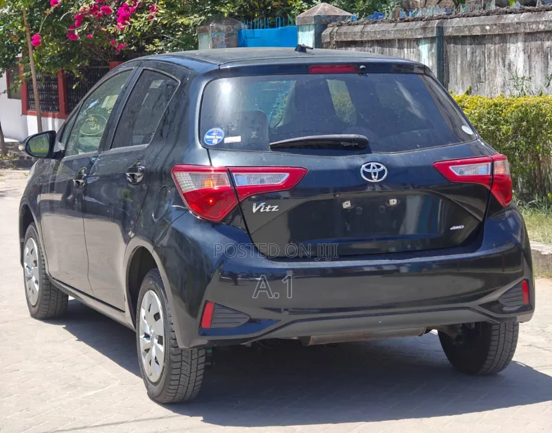 Toyota Vitz 1.3 FWD 5dr 2019 Black