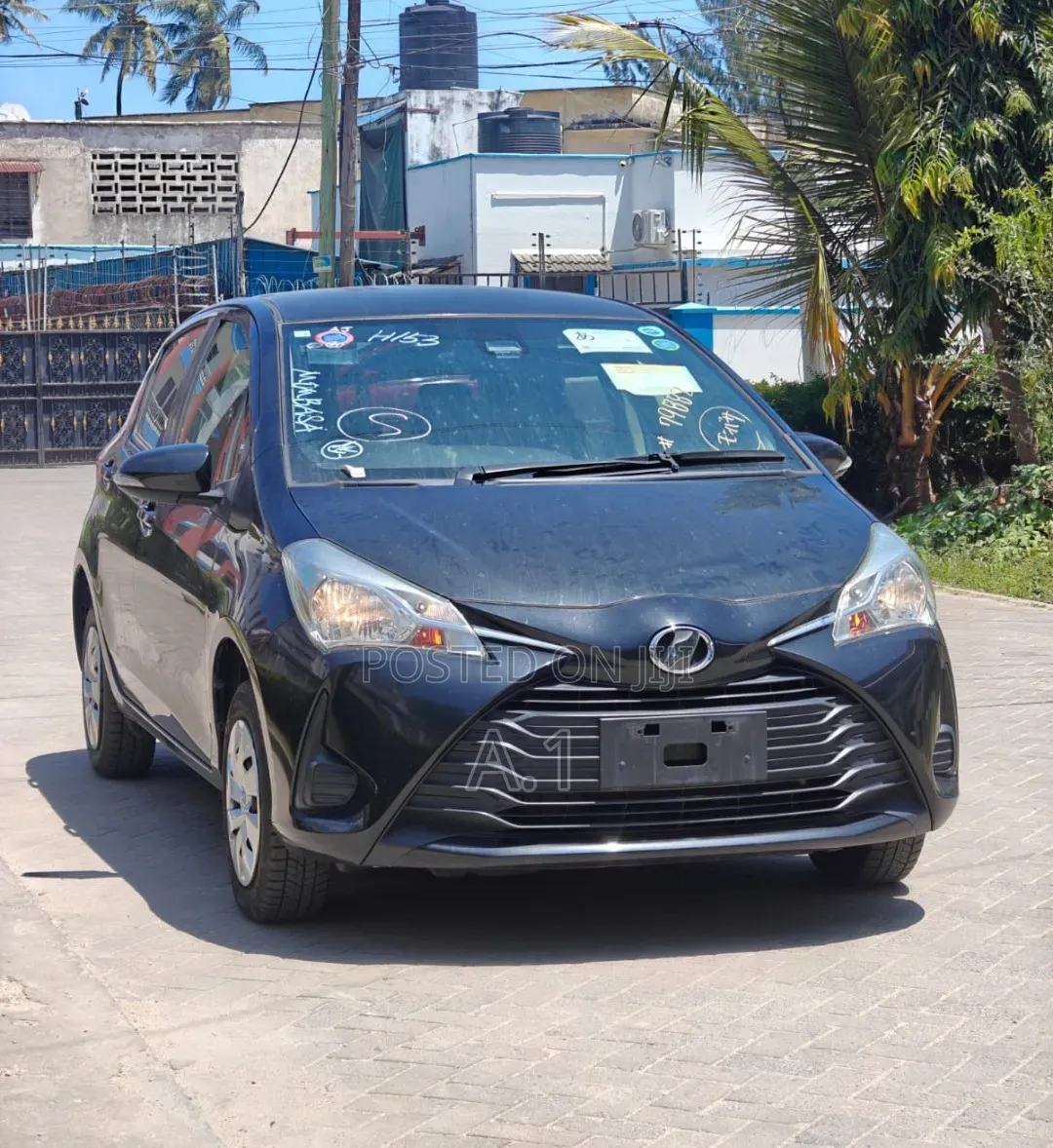 Toyota Vitz 1.3 FWD 5dr 2019 Black